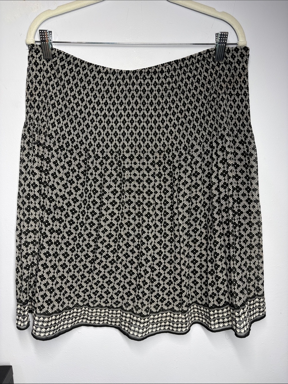 Max Studio Women's Black and Cream Patterned Skater Skirt - Picture 4 of 7
